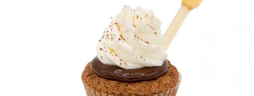 Schoko-Nuss Cupcake & sahnigem Creme Topping mit Rum Infusion tigertörtchen Berlin Cupcakes